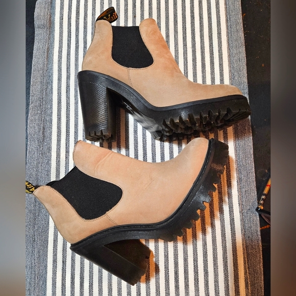 EUC Dr. Marten heel boots- 9 - Picture 2 of 13